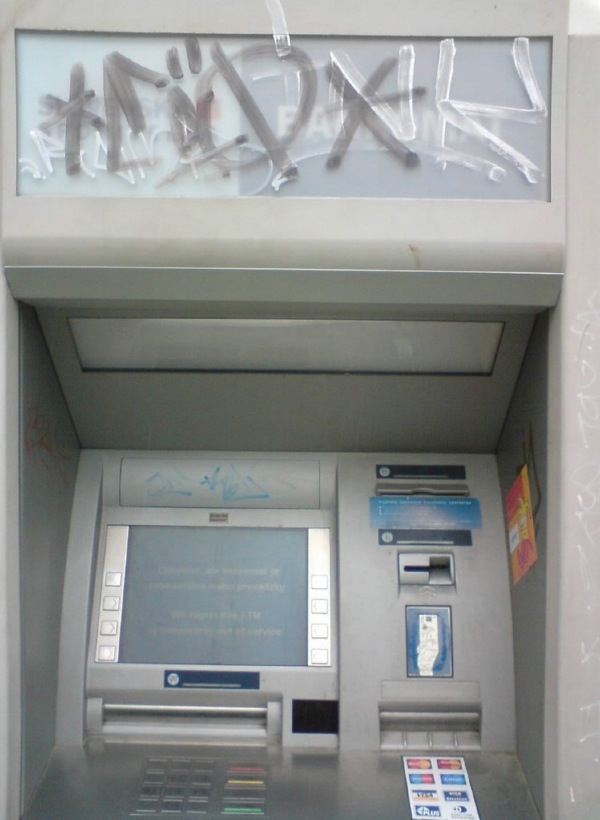 manipulierter Geldautomat