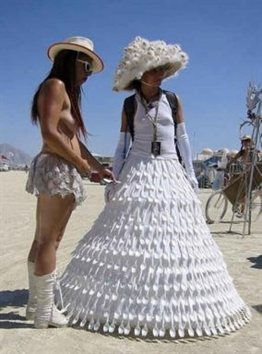 Komische Hochzeitskleider
