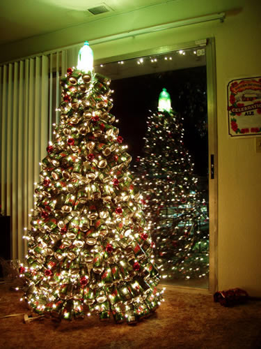 Weihnachtsbaum aus Dosen