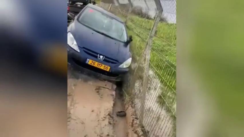 Wie Bekomme Ich Mein Auto Aus Dem Schlamm Auto aus dem Schlamm ziehen #2 - Video auf bildschirmarbeiter.com