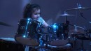 5-jährige am Schlagzeug spielt  Van Halens Jump