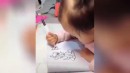 Baby am zeichnen