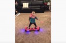 Baby auf Hoverboard