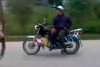 chilliger Mopedfahrer