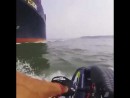 Jetski vs. Containerschiff