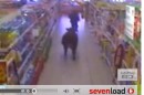 Stier im Supermarkt