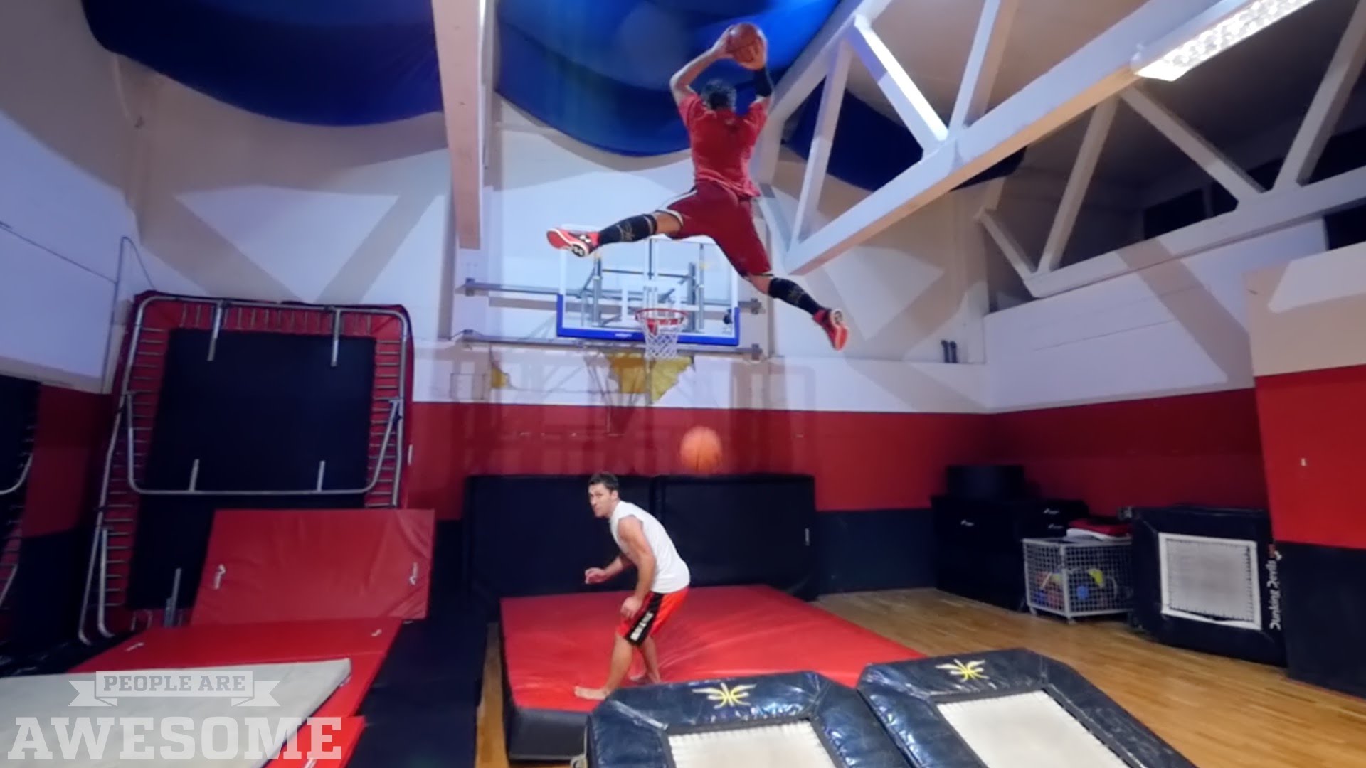 Extreme Basketball Dunks by Dunking Devils Video auf