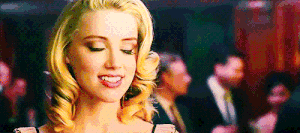 auf die Lippe beißen