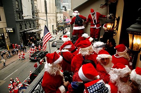 Aufmarsch der Weihanchtsmänner