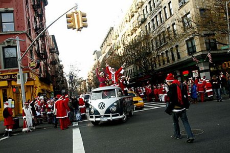 Aufmarsch der Weihanchtsmänner