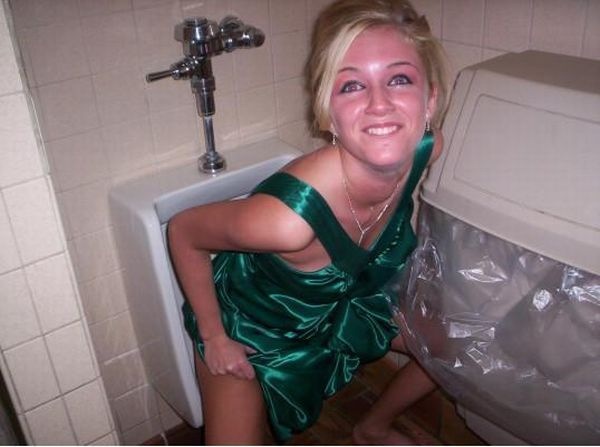 Beim Pinkeln erwischt