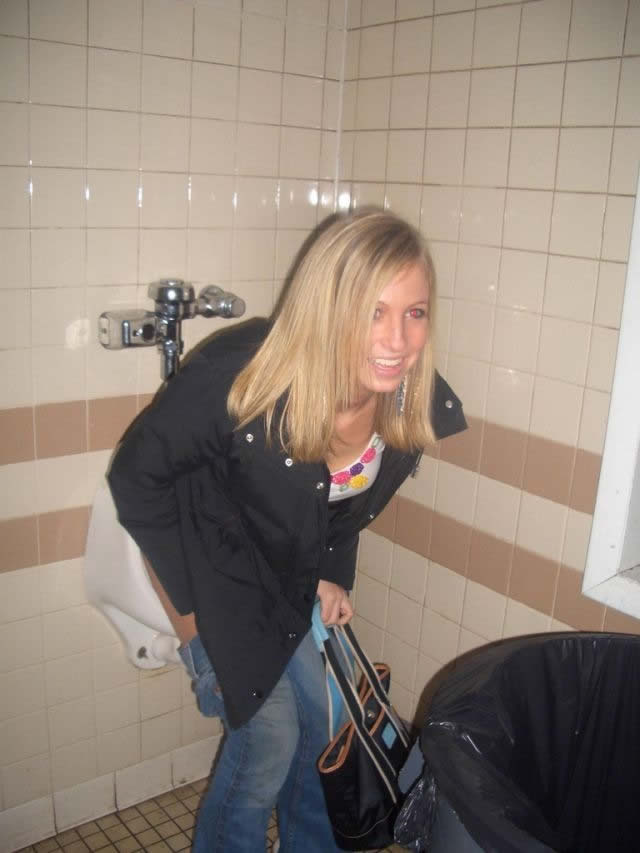 Beim Pinkeln erwischt