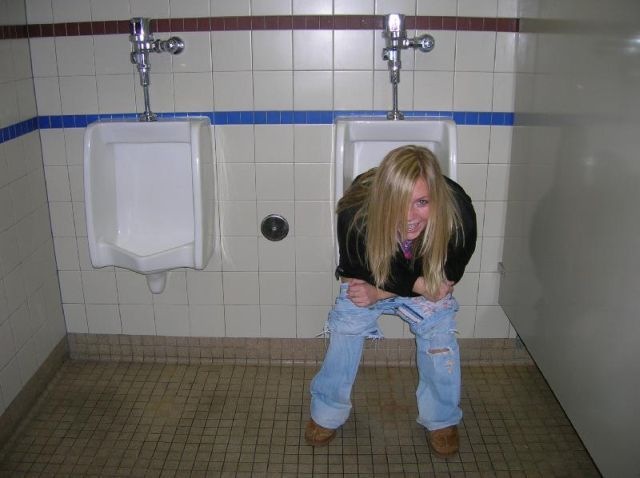 Beim Pinkeln erwischt