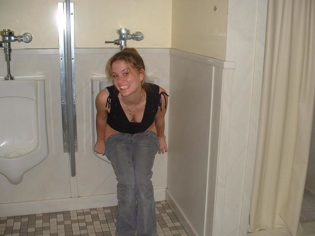 Beim Pinkeln erwischt