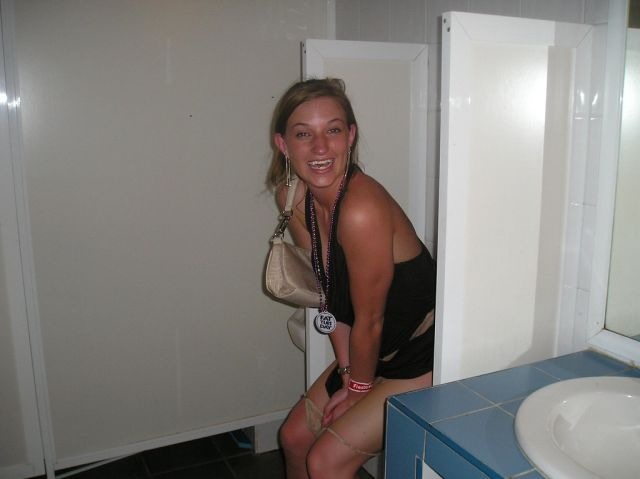 Beim Pinkeln erwischt