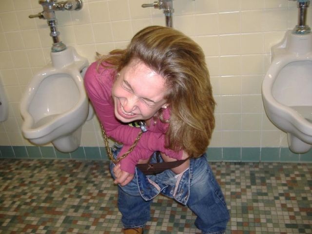 Beim Pinkeln erwischt