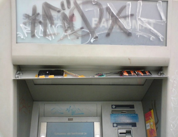 manipulierter Geldautomat