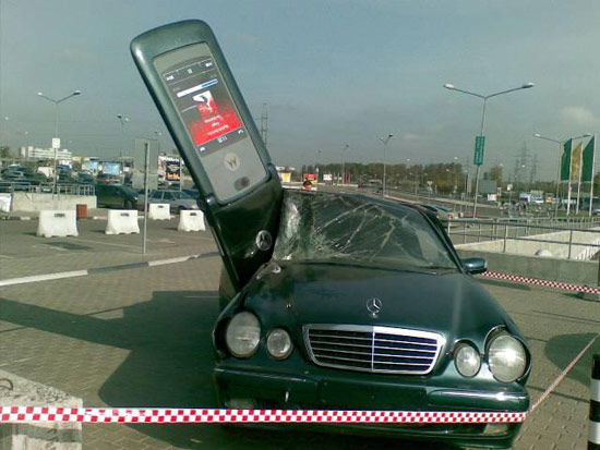 Razr 2 vs. Mercedes