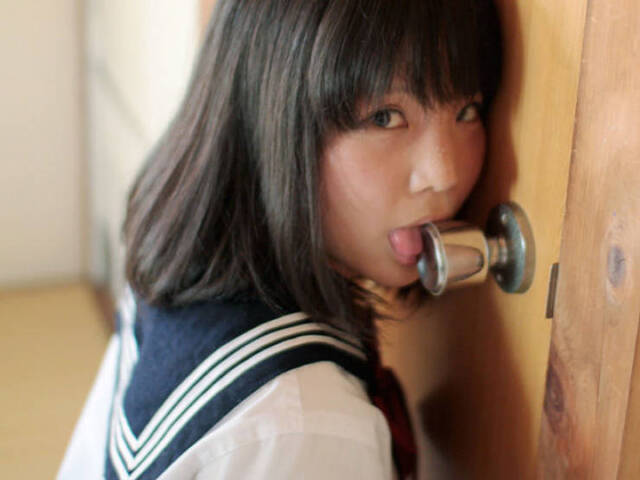 Türknauf / Türklinke lecken