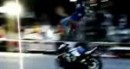  Backflip auf Motorrad 
