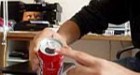 Zaubertrick mit einer Cola-Dose